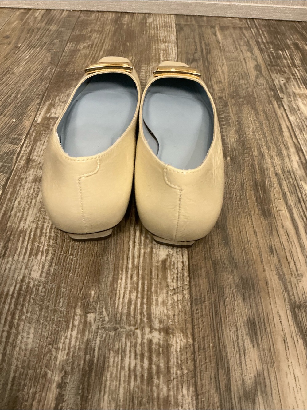 NWOB Frances Valentine Patent Cream Flats with Gold Plaque - Picture 14 of 16